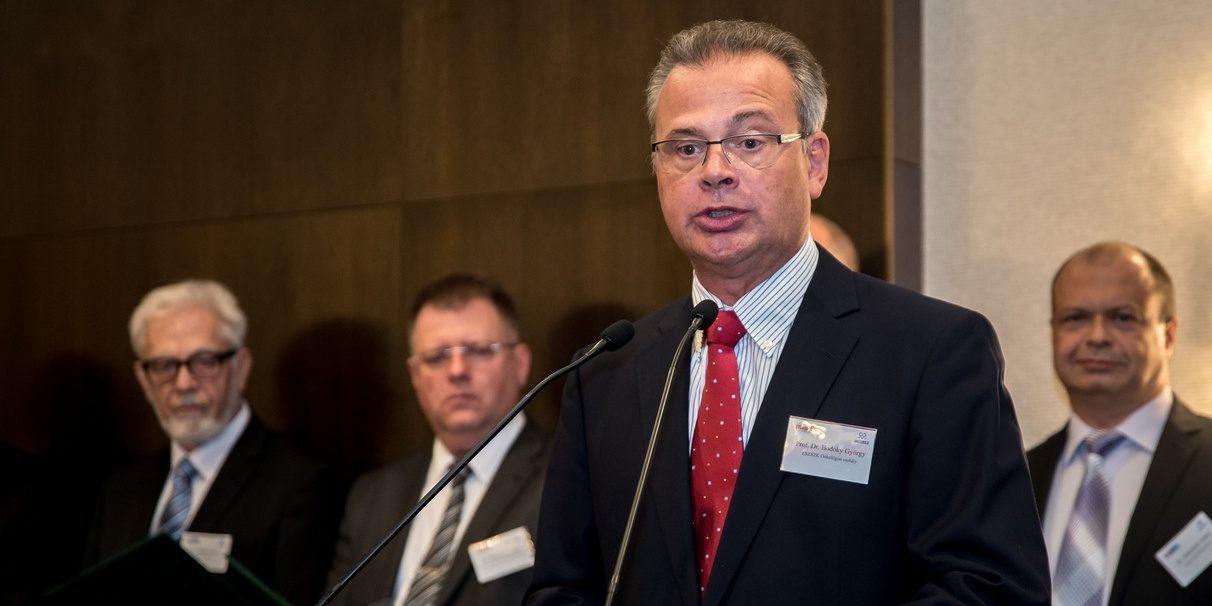 BodokyGyorgy_kivalocentrum_