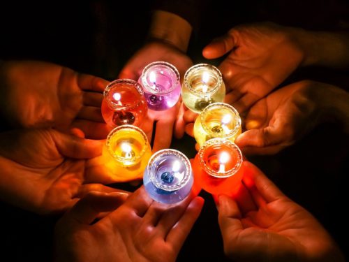 Gyertyak_gyasz_candles-in-dark-1706056_1920_Pixabay_v